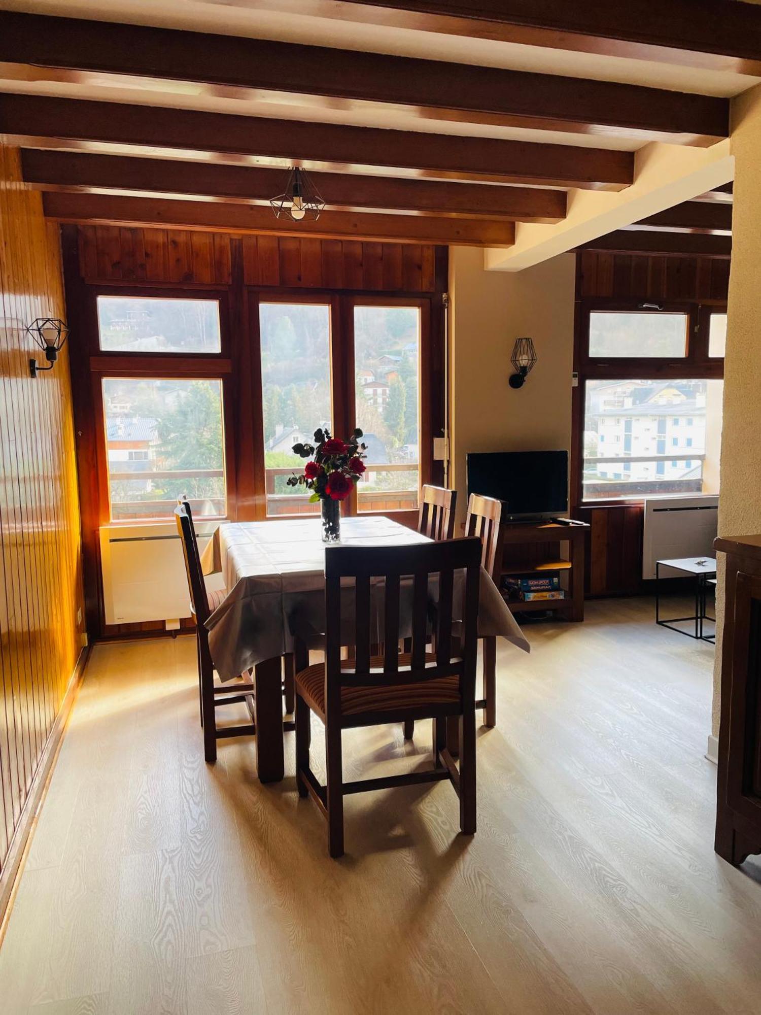 Appartement 58 M2 Avec Piscine Interieure Vue Montagne Centre Village , Parking Prive Saint-Lary-Soulan Eksteriør billede